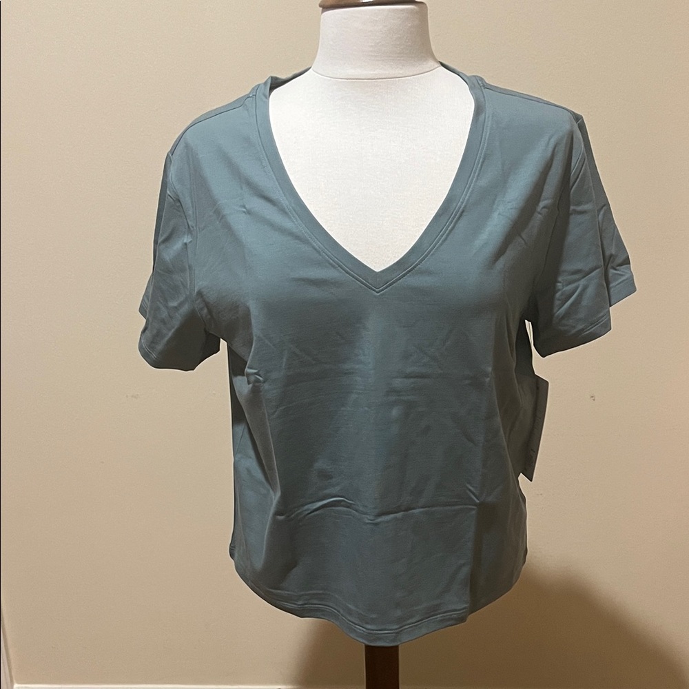 Athleta V-Neck Tee Size M